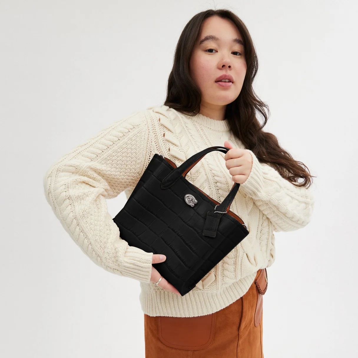 COACH Willow Tote 24 - Image 5