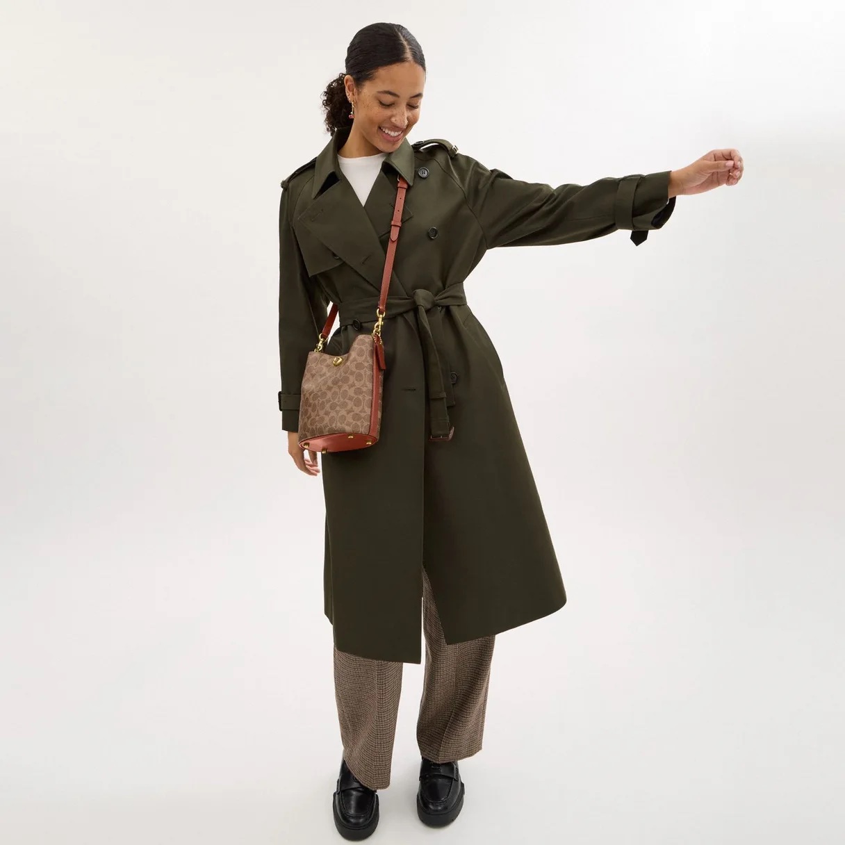 COACH Willow Soft Bucket Bag 19 In Signature Canvas - Image 5