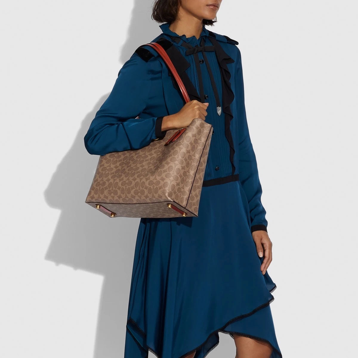 COACH Willow Tote In Signature Canvas - Image 6