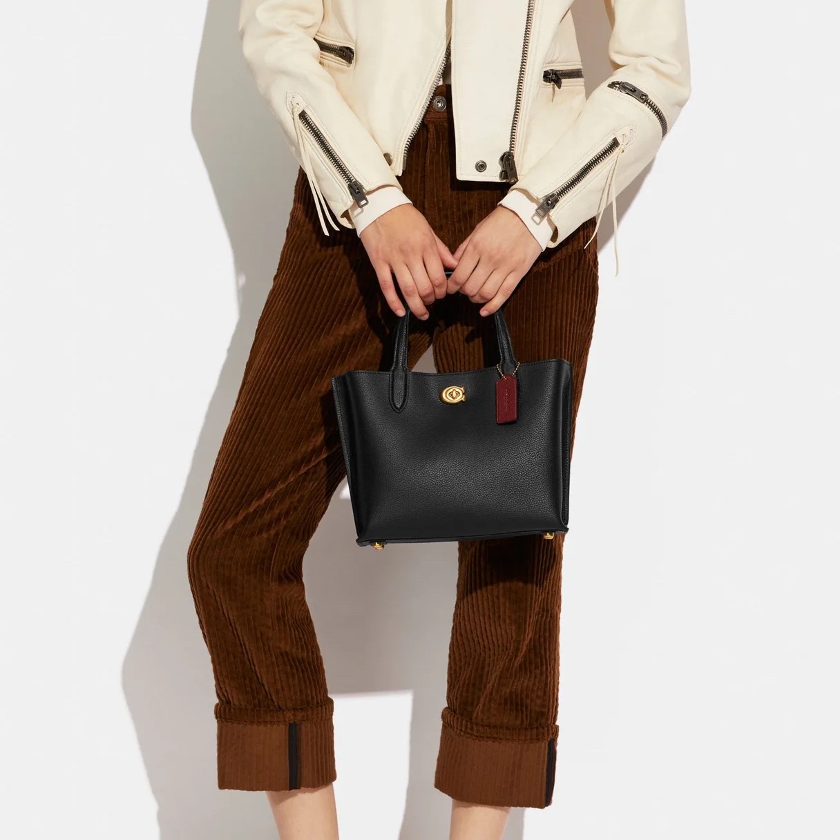 COACH Willow Tote 24 - Black - Image 6